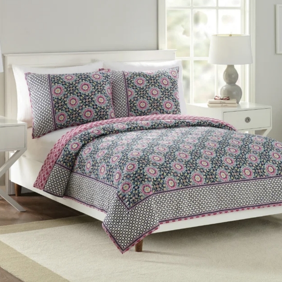 Vera Bradley Bedding Vera Bradley Floral Medallion Reversible Quilt